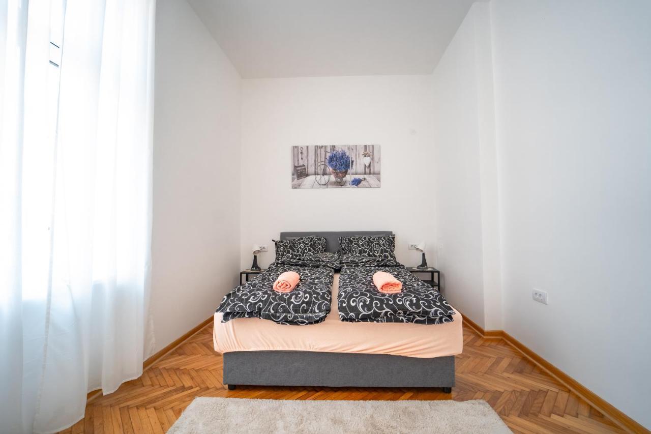 Botanical9, Belgrade centre, 2 beedrooms Buitenkant foto